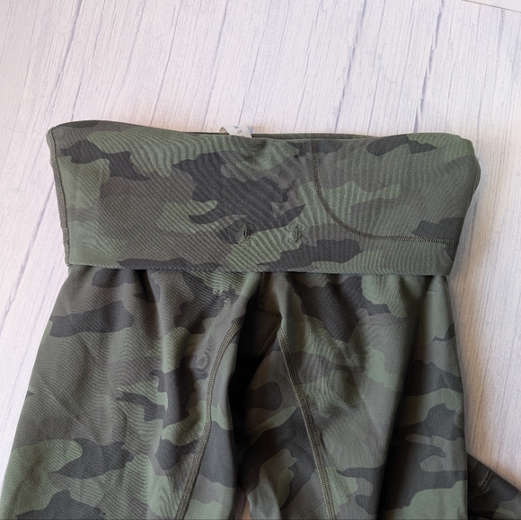 Lululemon Wunder Train High-Rise Tight Size 6 - Heritage 365 Camo Green - Picture 4 of 8